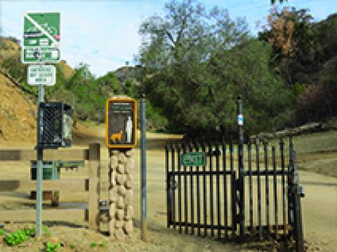 https://www.laparks.org/sites/default/files/styles/facility_large/public/facility/runyon-canyon/images/runyon1.jpg?itok=R60USIhn